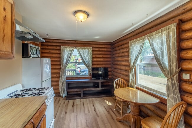 Building Photo - 325 Vine St