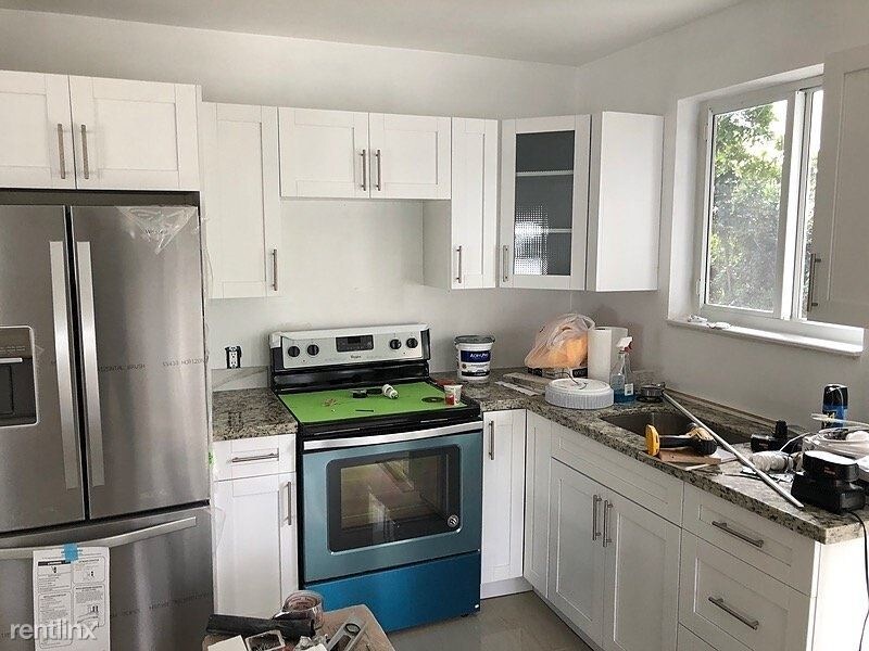 Building Photo - 2430 SW 9th St