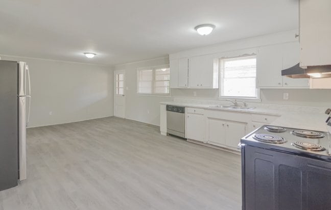 Building Photo - 115 S 1659