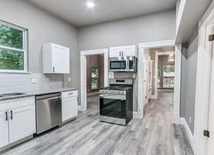 Building Photo - 503 E Springer Ave
