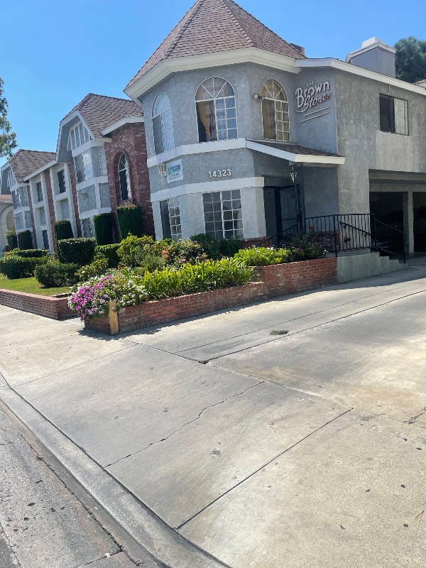 Building Photo - 14323 Cerise Ave