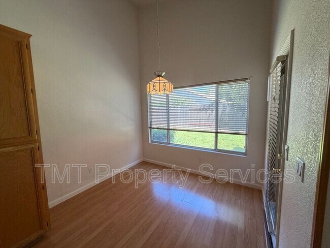 Foto del edificio - 6413 Noble House Ct