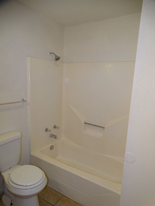 Foto del edificio - 9819 Valley Villa