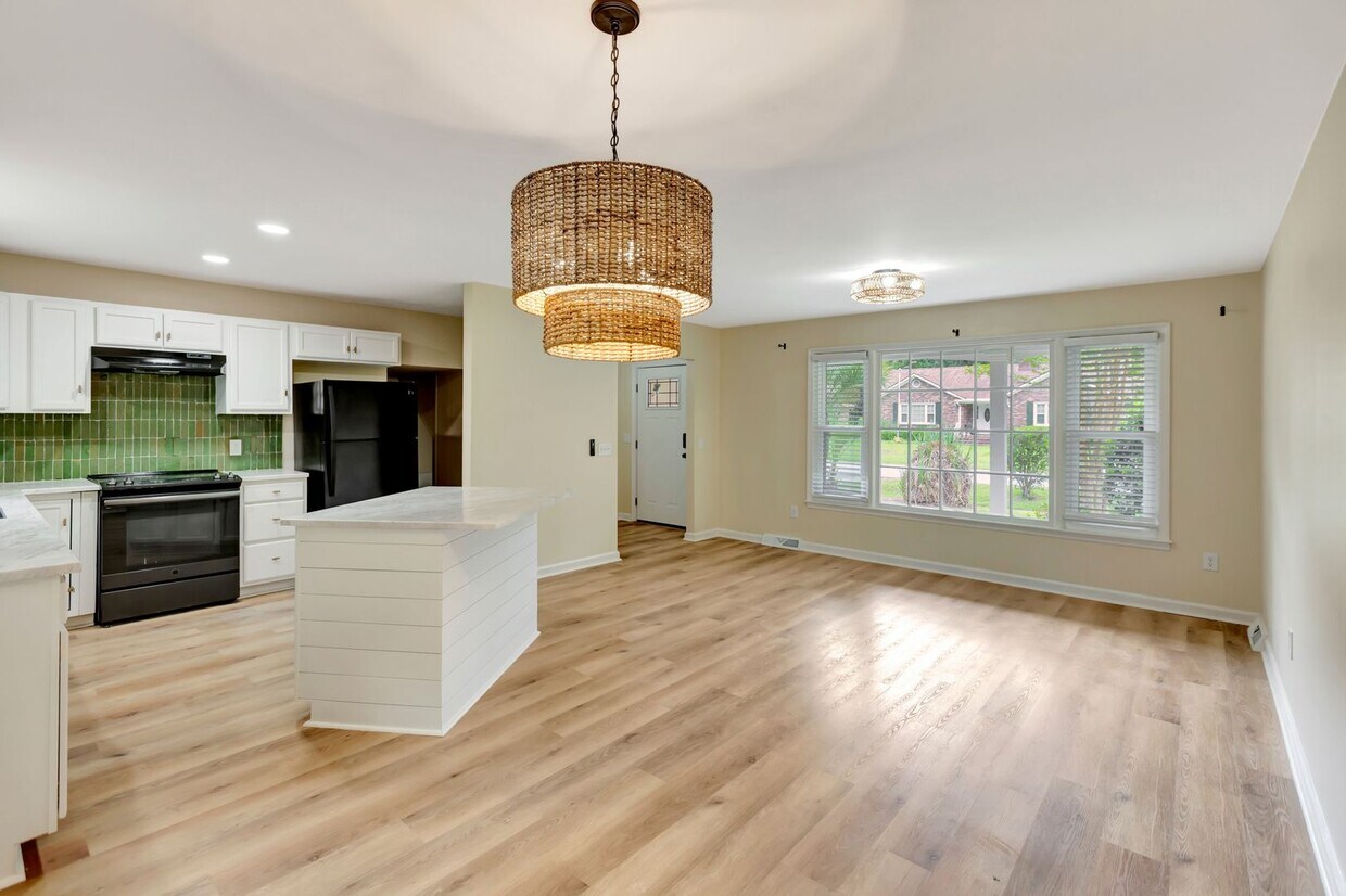 Primary Photo - Waterfront Home in Melrose Subdivision!