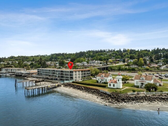 Building Photo - 2 Bedroom 2 Bath Top Floor Corner Unit  wi...