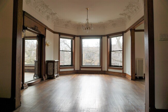 Building Photo - 544 W Fullerton Pkwy