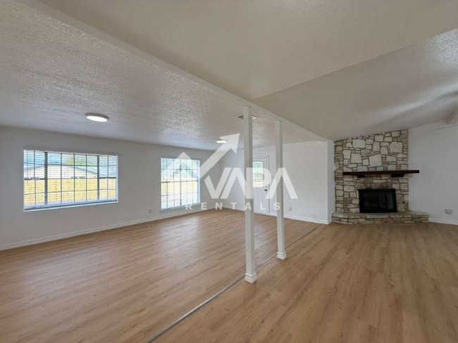 Building Photo - 222 Kerry Brook Dr