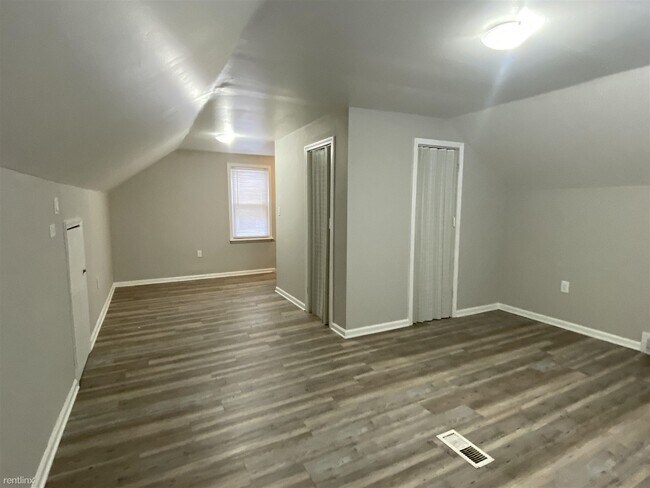 Building Photo - 3 br, 1.5 bath House - 18752 Kenosha St