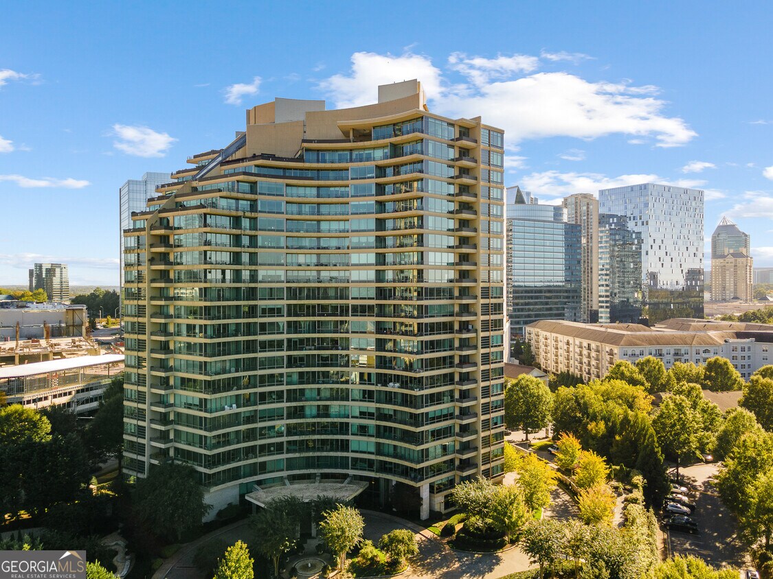 Foto principal - 700 Park Regency Pl NE