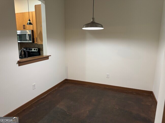 Building Photo - 250 Martha Dr