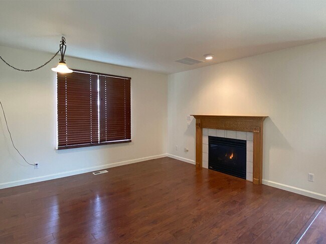 Building Photo - Beautiful and Spacious 4 Bedroom Albany Home