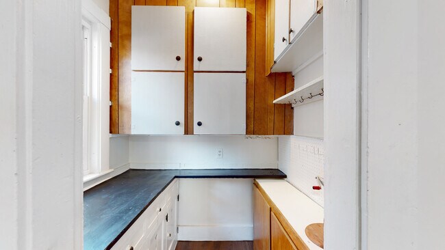 Building Photo - 128 Elm St