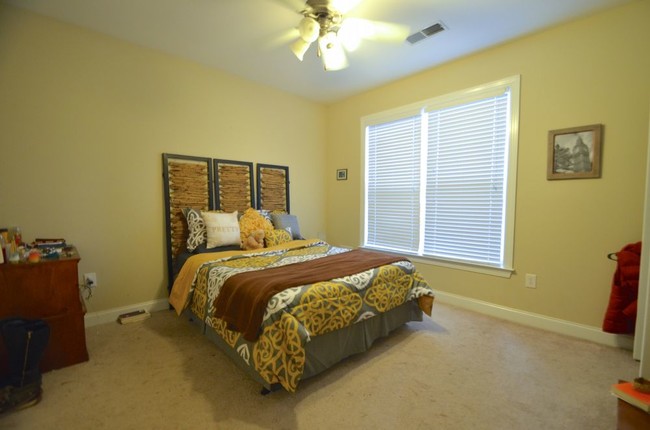 Foto del edificio - Two Bedroom Condo In West Ashley