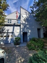 Building Photo - 157 Pleasant St
