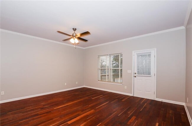 Building Photo - 2145 Hollywood Dr NW