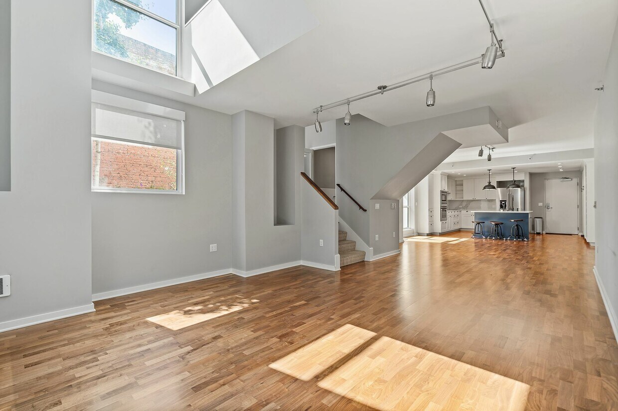 Primary Photo - 555 4th St