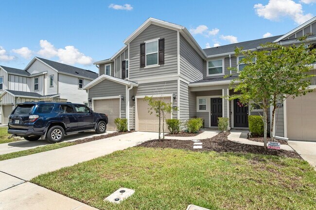 Building Photo - 3 Bedroom / 2.5 Bathroom Townhouse in the Meadows at Oakleaf