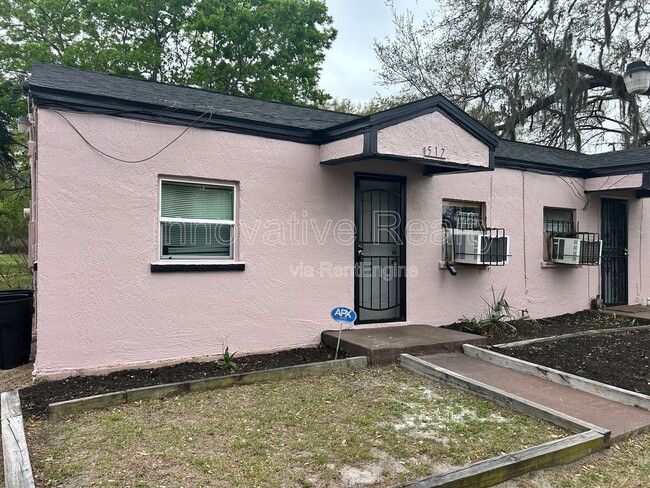 Photo - 517 E 5th St Townhome