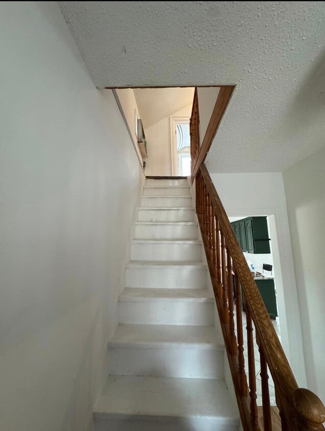 Building Photo - 47 Hillary Av