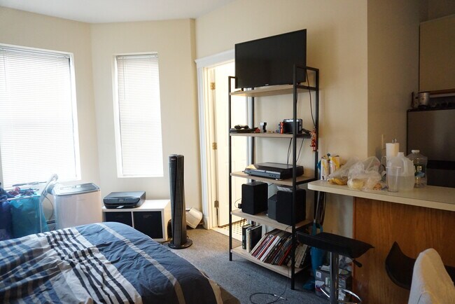 Building Photo - 833 Beacon St