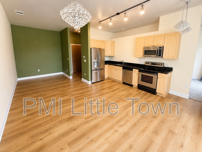 Building Photo - 5677 S Park Pl