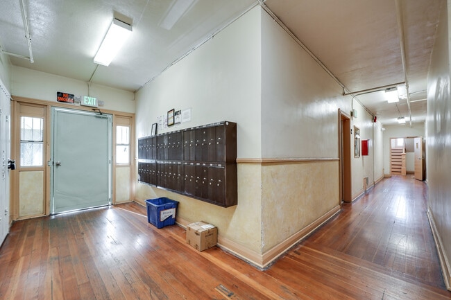 Building Photo - 1059 Normandie Ave