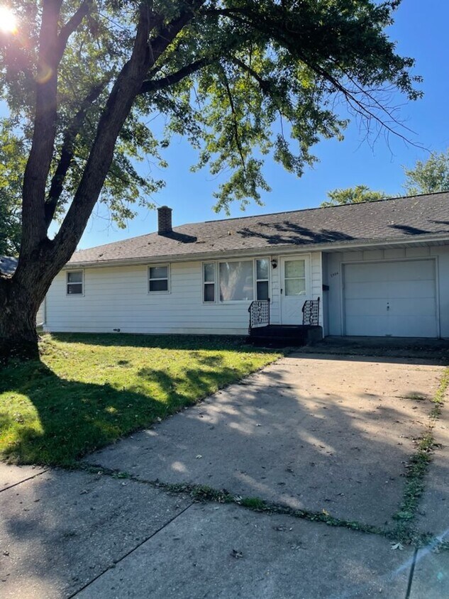 Foto principal - 2906 Hyacinth Ave