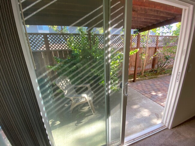 12x12 hab. Con tu propio patio - 305 Easy St