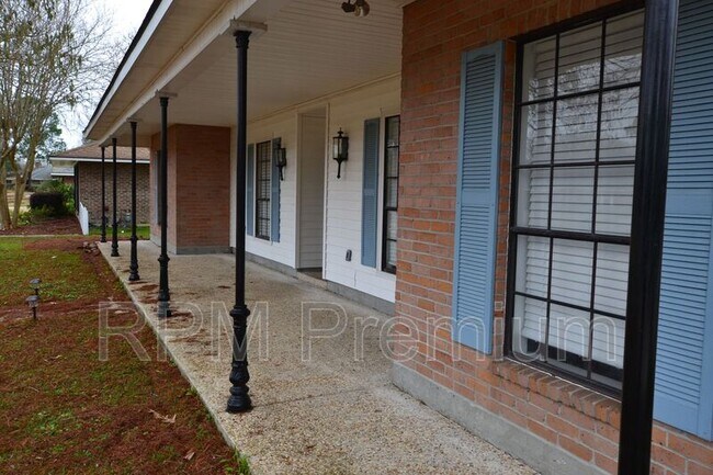 Foto del edificio - 12525 Excalibur Ave