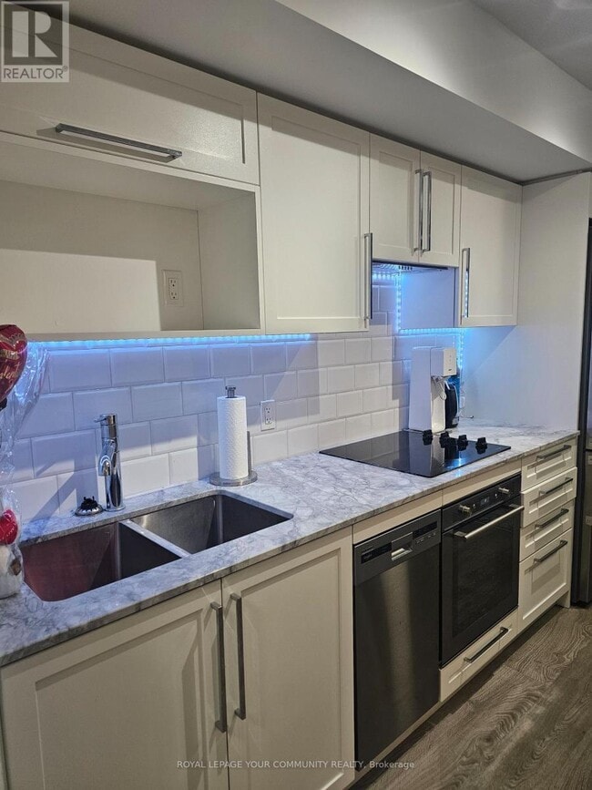 Building Photo - 275 Village Green Square