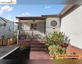 Building Photo - 453 Dimm St