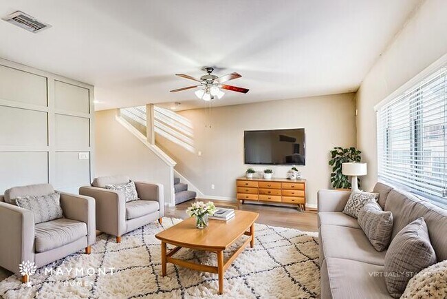 Foto del edificio - 5203 Bay Ln