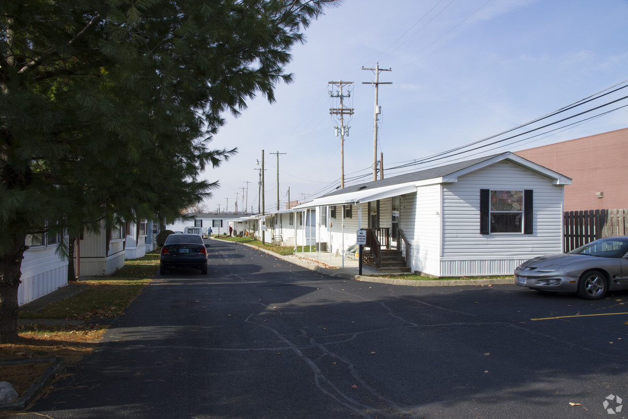 Building Photo - Courtyard Estates