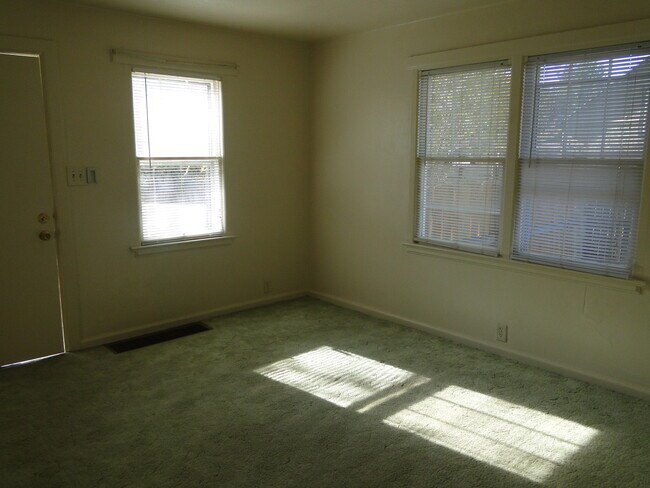 Foto del edificio - 3916 W Albion St