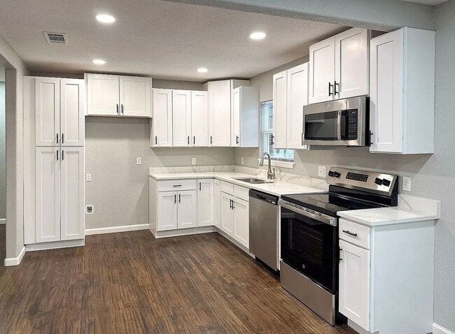 Building Photo - 211 Wanda Dr