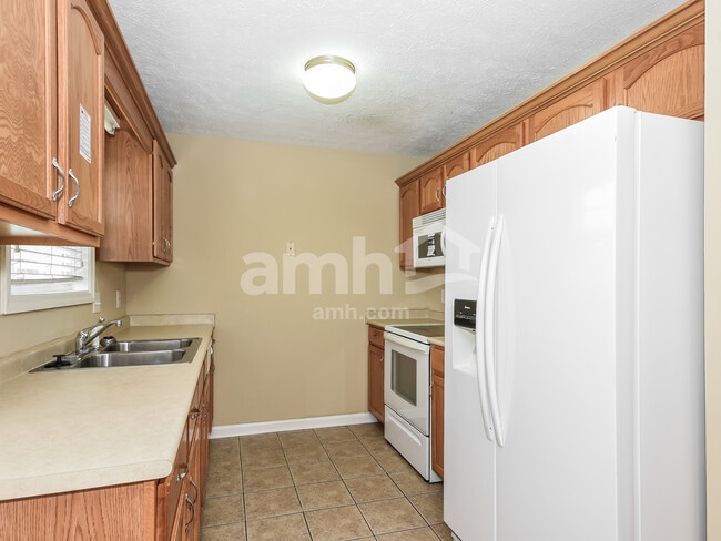 Building Photo - 3645 S Naples Ct