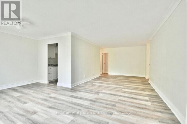 Photo du bâtiment - 2 Grove St E