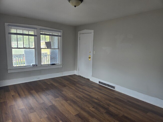 Building Photo - 4018 Vermont Ave