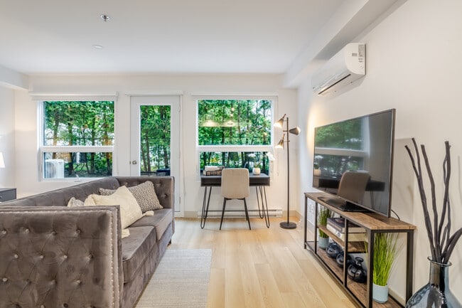 Building Photo - Utopia