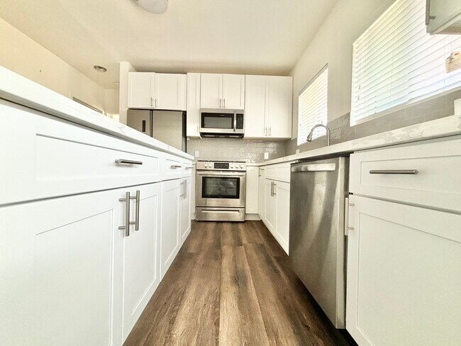 Foto del edificio - 2513 1/2 W 18th St Los Angeles, CA 90019