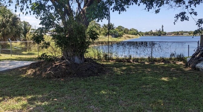 Building Photo - 2321 NW 6th St