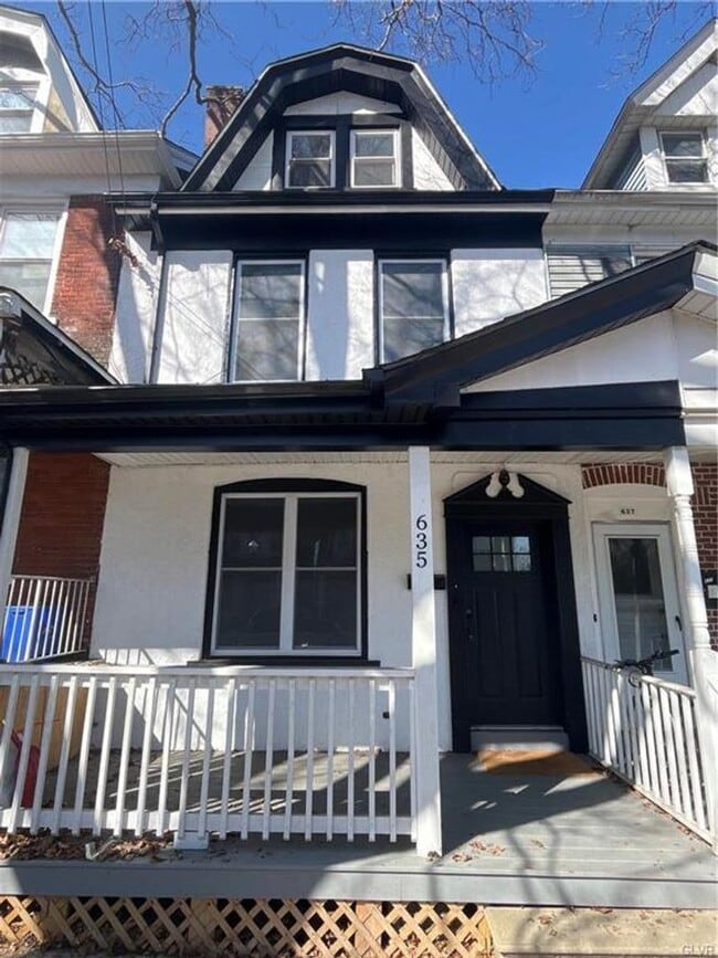 Building Photo - 635 3rd Ave