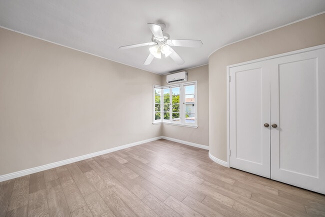 Building Photo - 1546 S Holt Ave