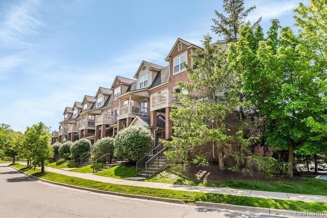 Building Photo - 2992 Barclay Way