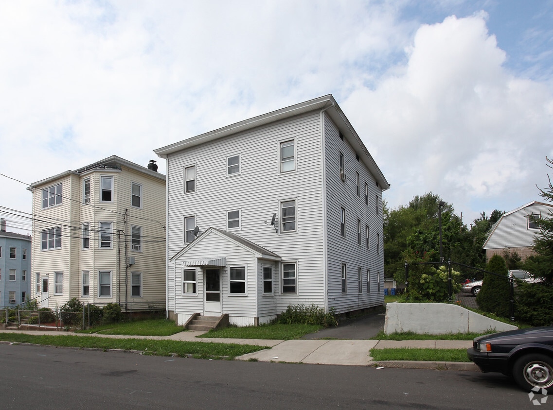 Building Photo - 94 Booth St