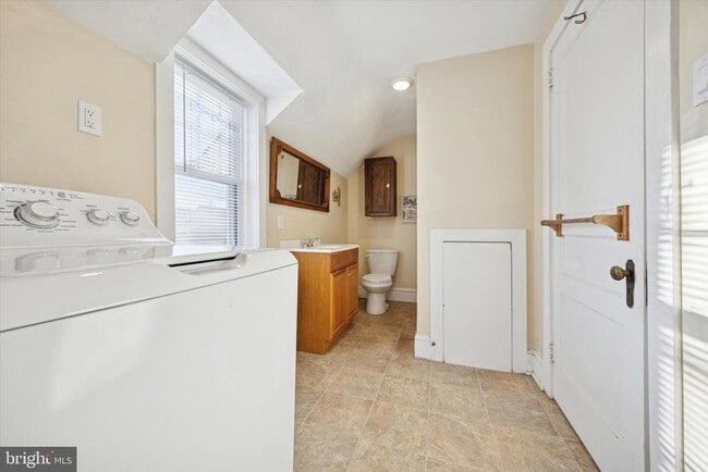 Building Photo - 922 Second Street Pike