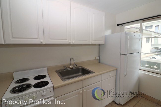 Building Photo - 1655 Kewalo St