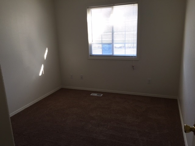 Building Photo - 3 Bed 2 Bath Duplex