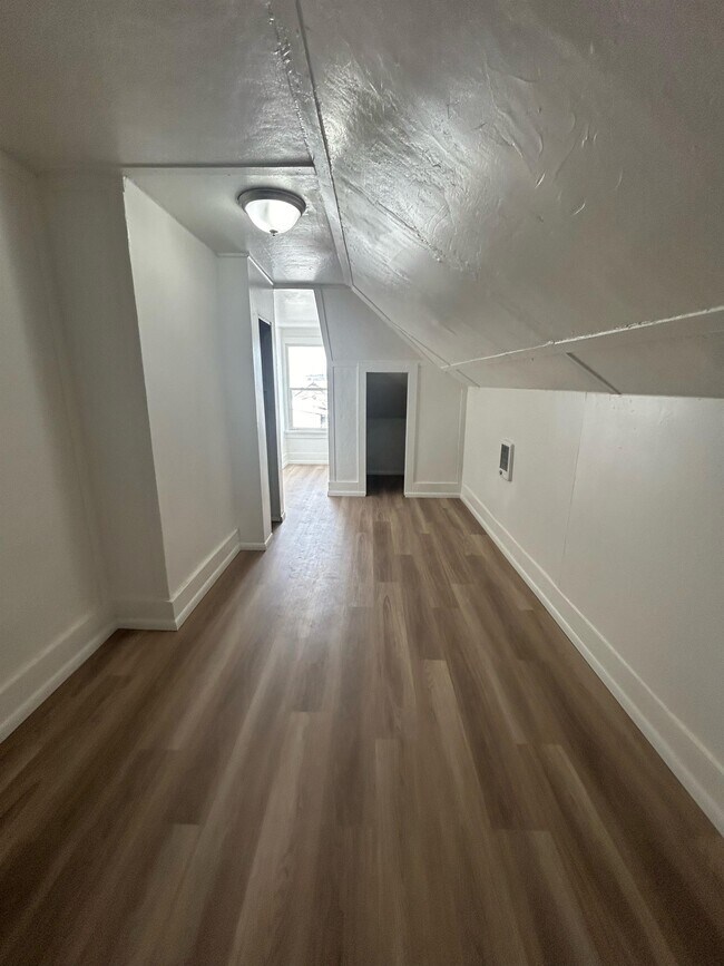 Foto del edificio - 1355 N Harrison Ave