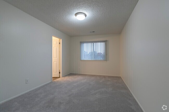 2 habitaciones, 1 baño - 84 m² - Spruce - Habitación 1 - Pine Lake Apartments